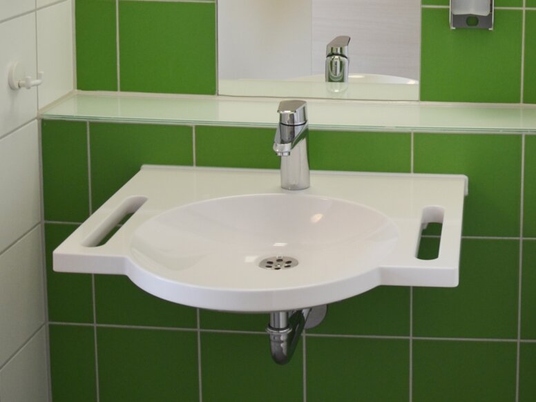 St. Benedikt retirement home in Nuremberg Bathroom with soap dispenser, washbasin and hooks