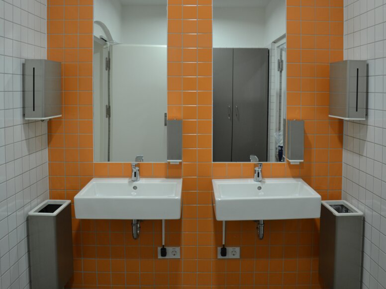 Gisela schools in Passau Bathroom equipped with washbasin, paper towel dispenser, hygiene waste garbage can and soap dispenser Series 805